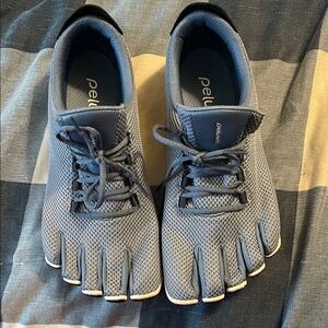 Peluva  Five-Toe Blue Shoes size 12/46